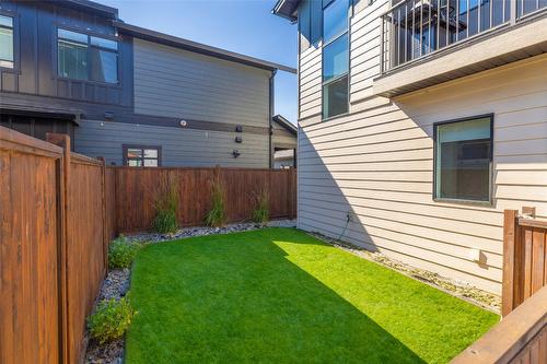 1-726 Coopland Crescent, Kelowna, BC - Outdoor With Exterior