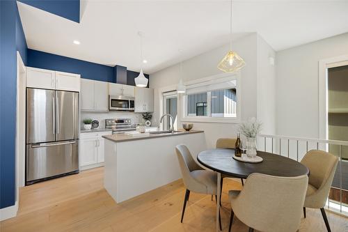 1-726 Coopland Crescent, Kelowna, BC - Indoor Photo Showing Dining Room