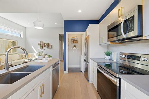 1-726 Coopland Crescent, Kelowna, BC - Indoor Photo Showing Kitchen With Stainless Steel Kitchen With Double Sink With Upgraded Kitchen