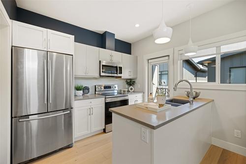 1-726 Coopland Crescent, Kelowna, BC - Indoor Photo Showing Kitchen With Stainless Steel Kitchen With Double Sink