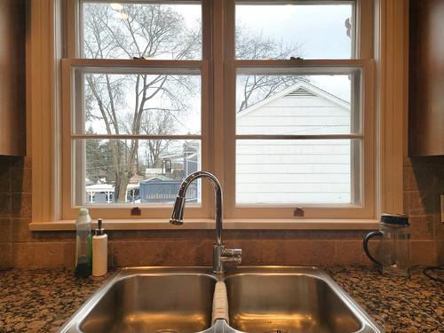 3302 20A Street, Vernon, BC - Indoor Photo Showing Kitchen With Double Sink