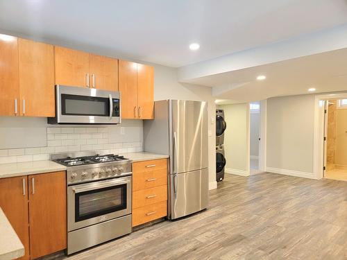 3302 20A Street, Vernon, BC - Indoor Photo Showing Kitchen