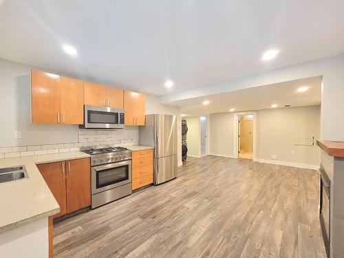 3302 20A Street, Vernon, BC - Indoor Photo Showing Kitchen With Double Sink