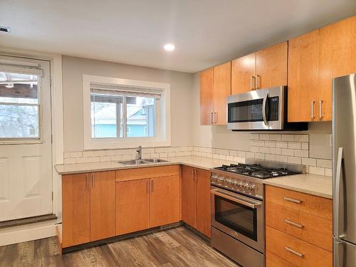 3302 20A Street, Vernon, BC - Indoor Photo Showing Kitchen With Double Sink