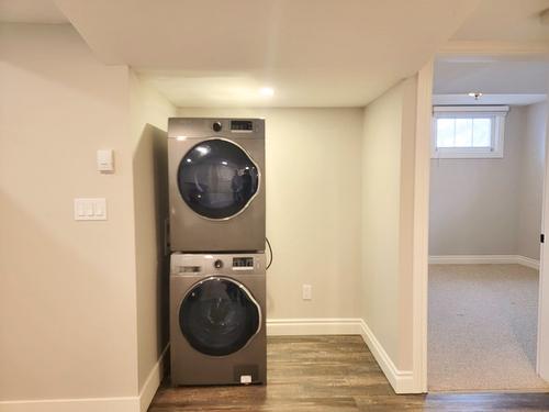 3302 20A Street, Vernon, BC - Indoor Photo Showing Laundry Room
