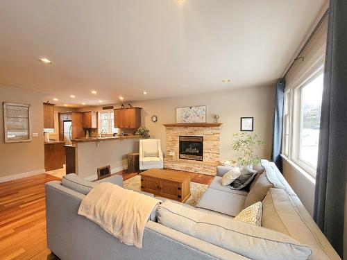 3302 20A Street, Vernon, BC - Indoor Photo Showing Living Room With Fireplace