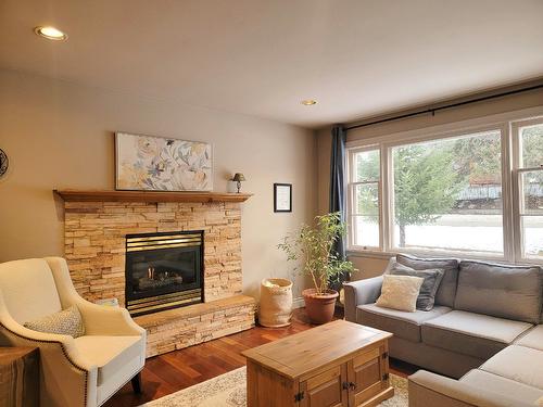 3302 20A Street, Vernon, BC - Indoor Photo Showing Living Room With Fireplace