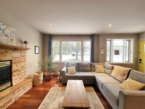 3302 20A Street, Vernon, BC - Indoor Photo Showing Living Room With Fireplace