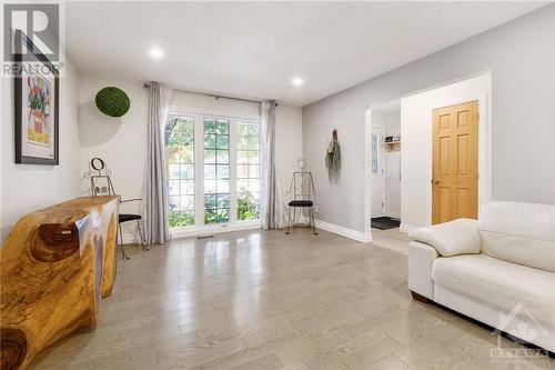 513 Orkney Private, Ottawa, ON - Indoor Photo Showing Living Room