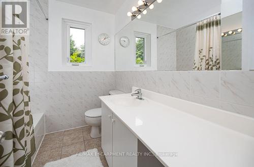 15 Gailong Court, Toronto, ON - Indoor Photo Showing Bathroom