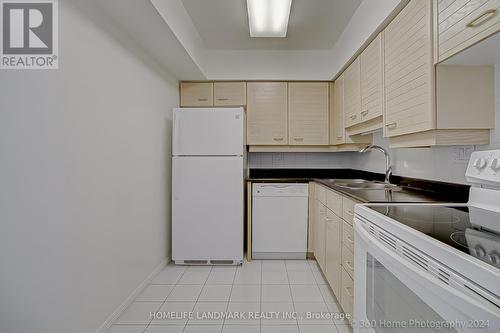 915 - 30 Greenfield Avenue, Toronto C14, ON - Indoor Photo Showing Kitchen