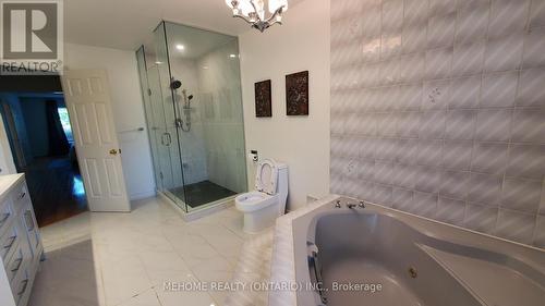 1272 Sir David Drive, Oakville, ON - Indoor Photo Showing Bathroom