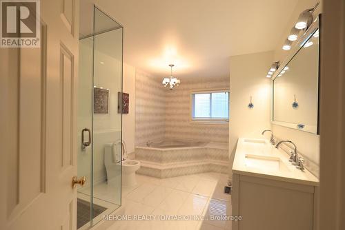 1272 Sir David Drive, Oakville, ON - Indoor Photo Showing Bathroom