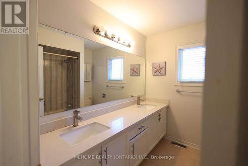 1272 Sir David Drive, Oakville (Clearview), ON - Indoor Photo Showing Bathroom