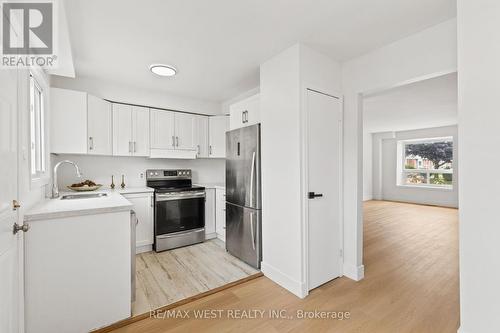 32 - 1430 Jalna Boulevard, London, ON - Indoor Photo Showing Kitchen