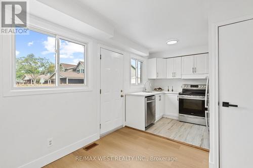 32 - 1430 Jalna Boulevard, London, ON - Indoor Photo Showing Kitchen