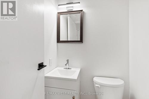 32 - 1430 Jalna Boulevard, London, ON - Indoor Photo Showing Bathroom