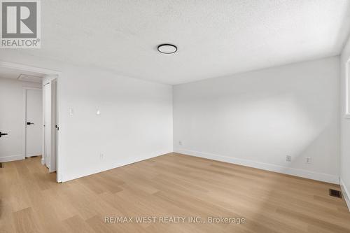 32 - 1430 Jalna Boulevard, London, ON - Indoor Photo Showing Other Room