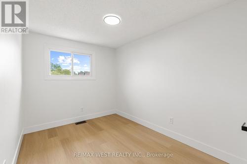 32 - 1430 Jalna Boulevard, London, ON - Indoor Photo Showing Other Room