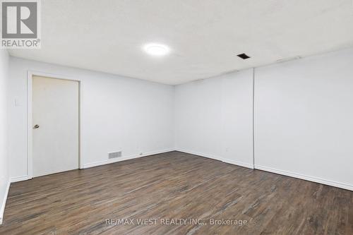 32 - 1430 Jalna Boulevard, London, ON - Indoor Photo Showing Other Room