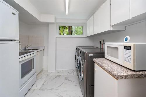 15 Gailong Court, Toronto, ON - Indoor Photo Showing Laundry Room