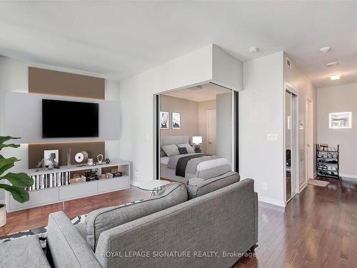 4111-12 York St, Toronto, ON - Indoor Photo Showing Living Room