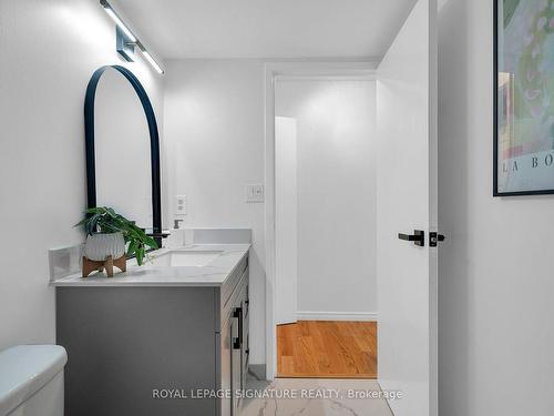 601-25 Grenville St, Toronto, ON - Indoor Photo Showing Bathroom