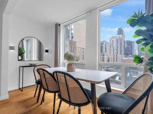 601-25 Grenville St, Toronto, ON - Indoor Photo Showing Dining Room