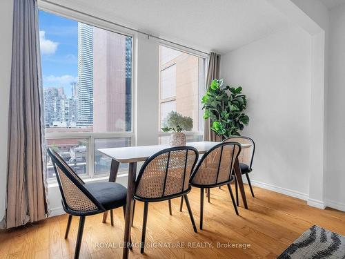 601-25 Grenville St, Toronto, ON - Indoor Photo Showing Dining Room