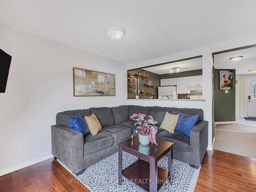 131 Black Cherry Cres, Barrie, ON - Indoor Photo Showing Living Room