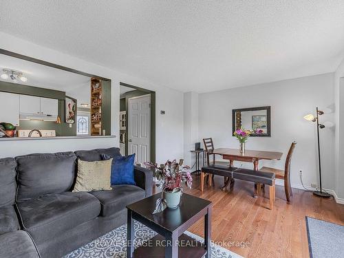 131 Black Cherry Cres, Barrie, ON - Indoor Photo Showing Living Room