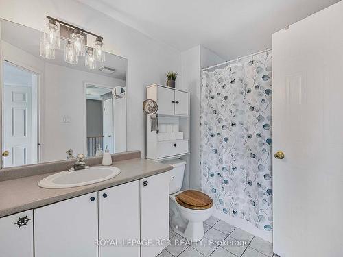 131 Black Cherry Cres, Barrie, ON - Indoor Photo Showing Bathroom