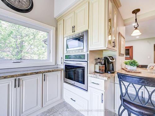 4476 Sawmill Valley Dr, Mississauga, ON - Indoor Photo Showing Kitchen