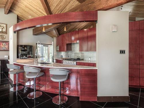 Cuisine - 1042 Mtée De Bourgogne, Saint-Sauveur, QC - Indoor Photo Showing Kitchen