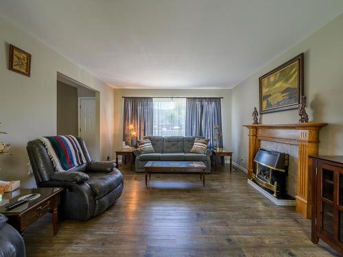 2280 Fleetwood Ave, Kamloops, BC - Indoor Photo Showing Living Room With Fireplace