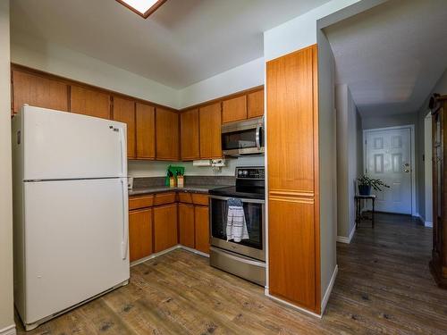 2280 Fleetwood Ave, Kamloops, BC - Indoor Photo Showing Kitchen