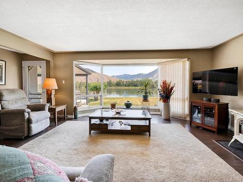 1975 Westsyde Rd, Kamloops, BC - Indoor Photo Showing Living Room