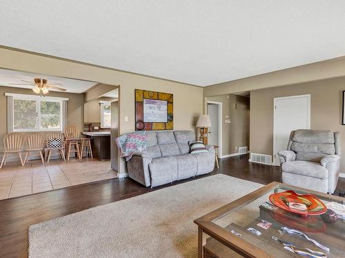 1975 Westsyde Rd, Kamloops, BC - Indoor Photo Showing Living Room