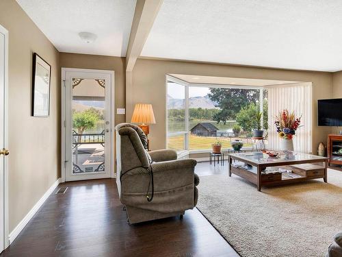 1975 Westsyde Rd, Kamloops, BC - Indoor Photo Showing Living Room