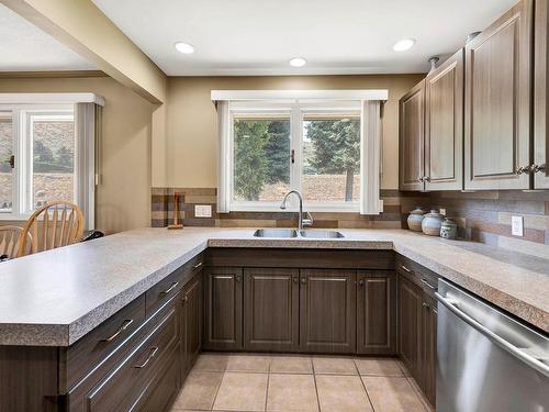 1975 Westsyde Rd, Kamloops, BC - Indoor Photo Showing Kitchen With Double Sink