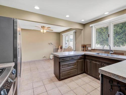 1975 Westsyde Rd, Kamloops, BC - Indoor Photo Showing Kitchen With Double Sink