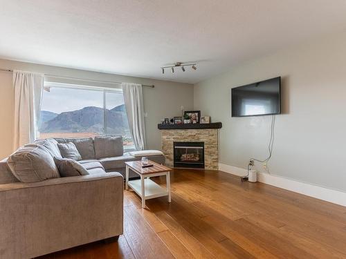 406-875 Sahali Terrace, Kamloops, BC - Indoor Photo Showing Living Room With Fireplace