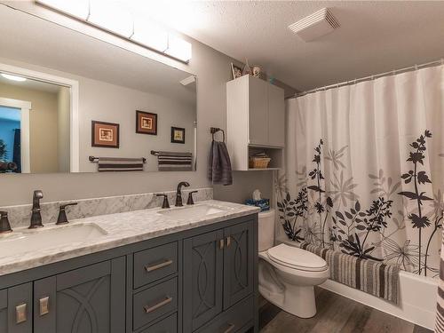 224-390 Island Hwy South, Campbell River, BC - Indoor Photo Showing Bathroom