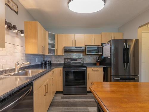 224-390 Island Hwy South, Campbell River, BC - Indoor Photo Showing Kitchen