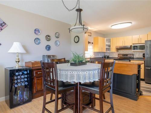 224-390 Island Hwy South, Campbell River, BC - Indoor Photo Showing Dining Room