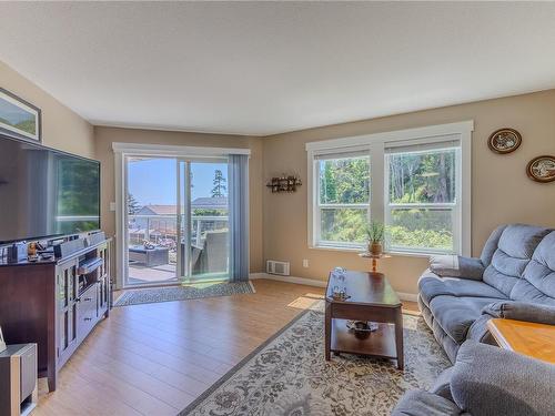 224-390 Island Hwy South, Campbell River, BC - Indoor Photo Showing Living Room