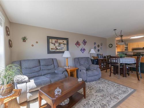 224-390 Island Hwy South, Campbell River, BC - Indoor Photo Showing Living Room