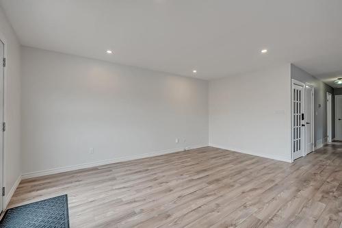 7 Garside Avenue S, Hamilton, ON - Indoor Photo Showing Other Room