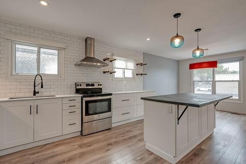 7 Garside Avenue S, Hamilton, ON - Indoor Photo Showing Kitchen With Upgraded Kitchen