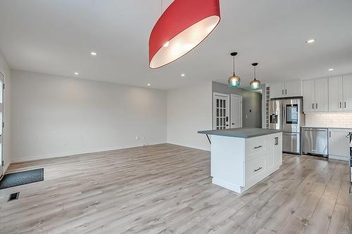 7 Garside Avenue S, Hamilton, ON - Indoor Photo Showing Kitchen With Upgraded Kitchen